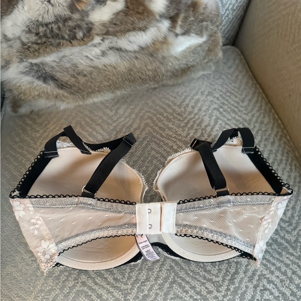 2 Victoria's Secret Bras for a great price!🎁
Each $10, both $18 - Picture 14 of 16